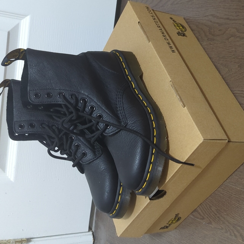 Doc Martens 1460 Pascal - BNWT